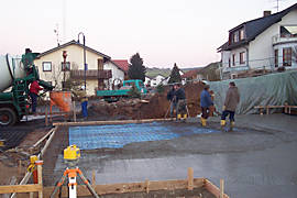 Bodenplatte wird betoniert