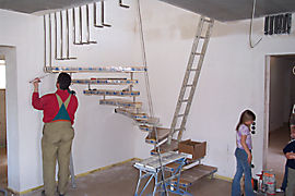 Fertigtreppen werden eingebaut